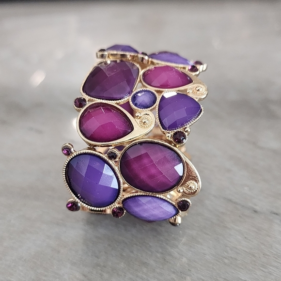 Elegant Royal Purple Gemstone & Gold Stretch Bracelet - Picture 4 of 7
